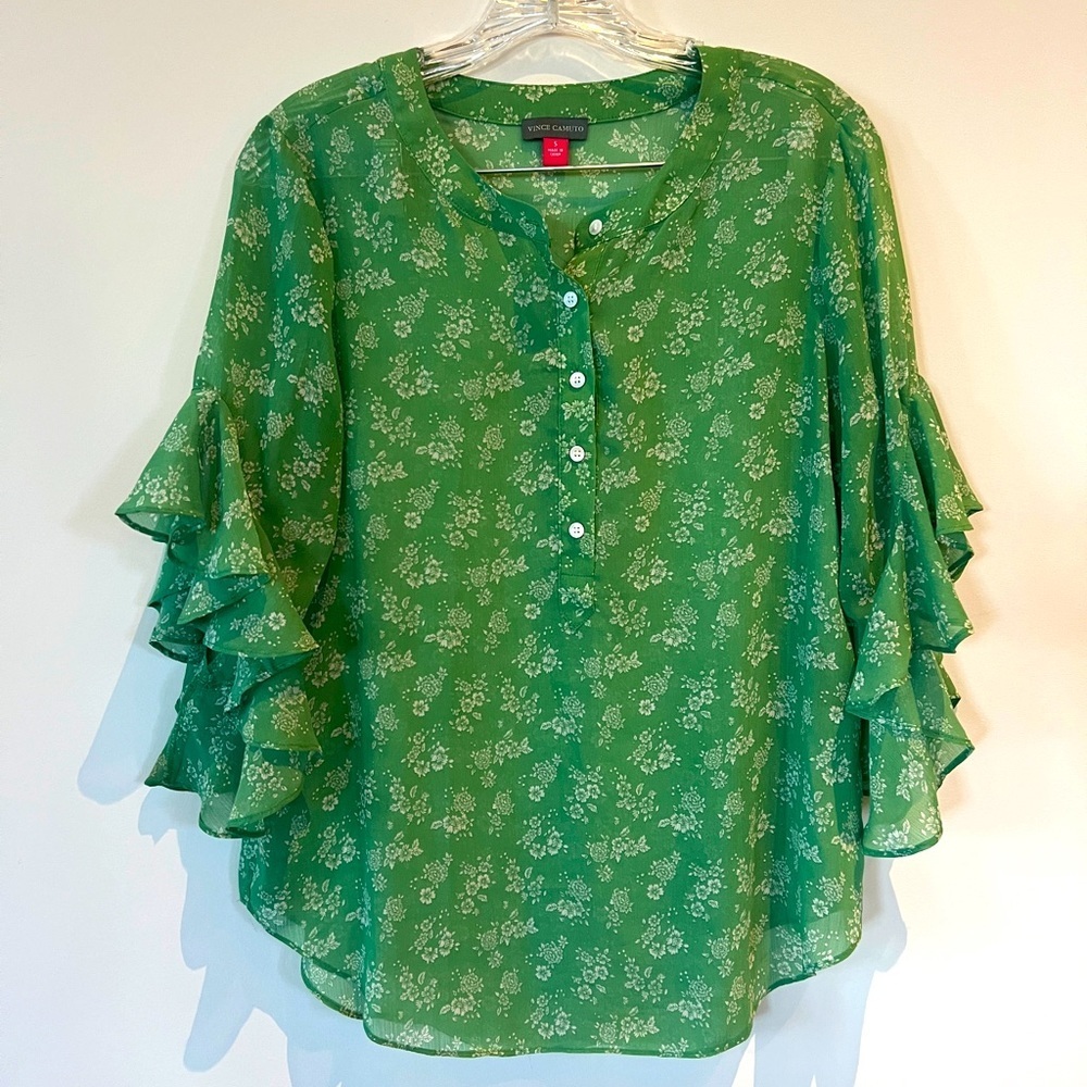 Vince Camino Green Floral 3/4 length Sleeve blouse top shirt. Women’s Small